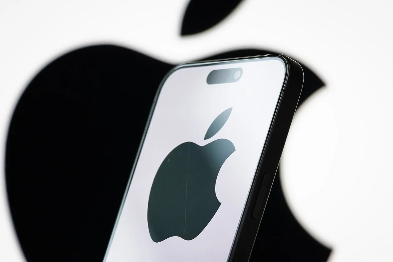 Apple kompaniyasi Siri tizimini rivojlantirish uchun nashriyotlar bilan kelishmoqda