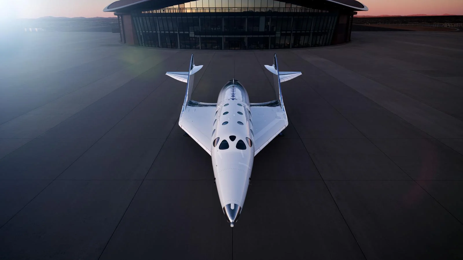 Virgin Galactic kosmik kemasining ilk parvoz muddatini kechiktirdi