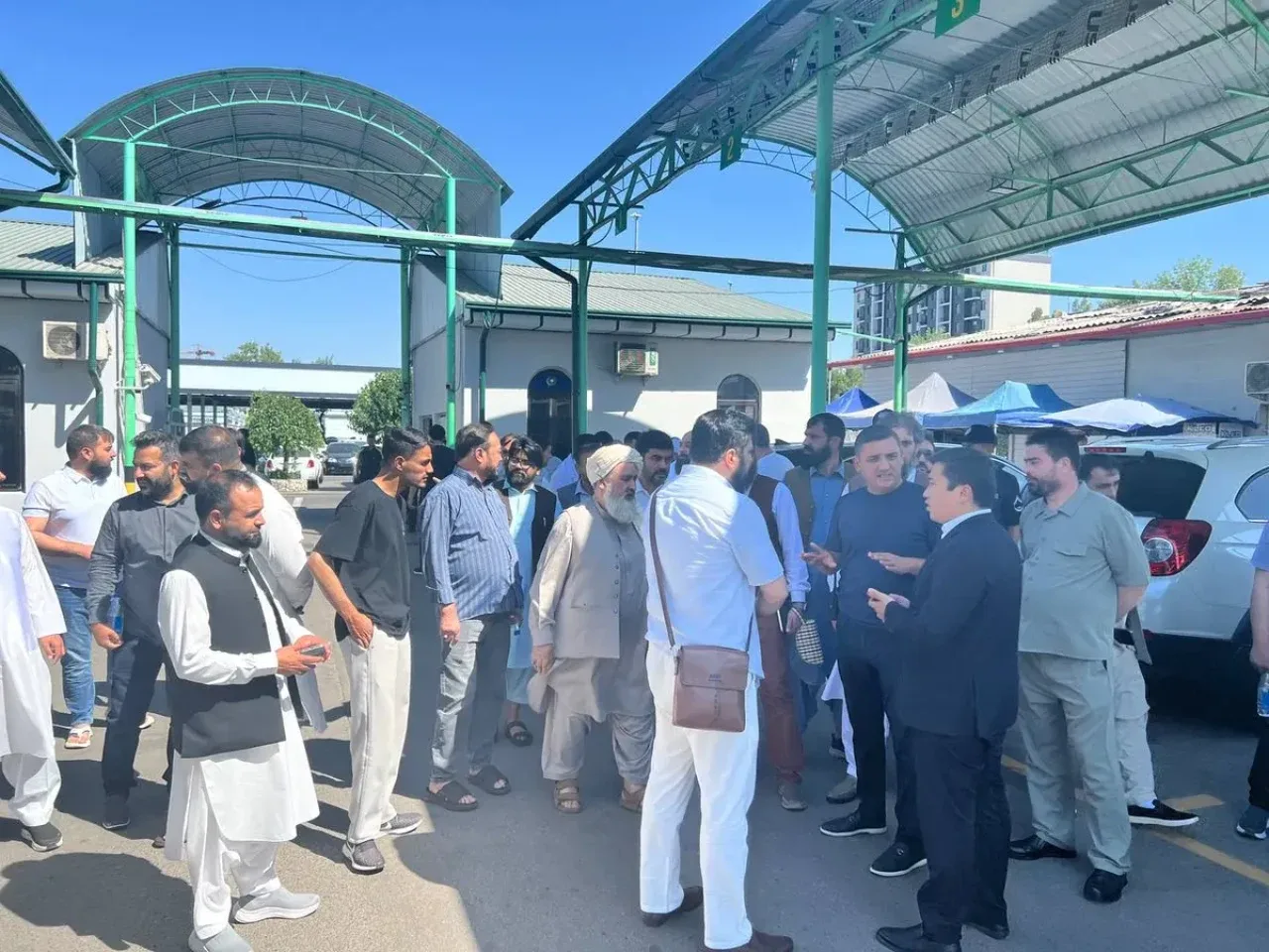 Afg'onistonlik tadbirkorlar Toshkentda avtomobil savdosi bo'yicha hamkorlikni o'rganmoqda