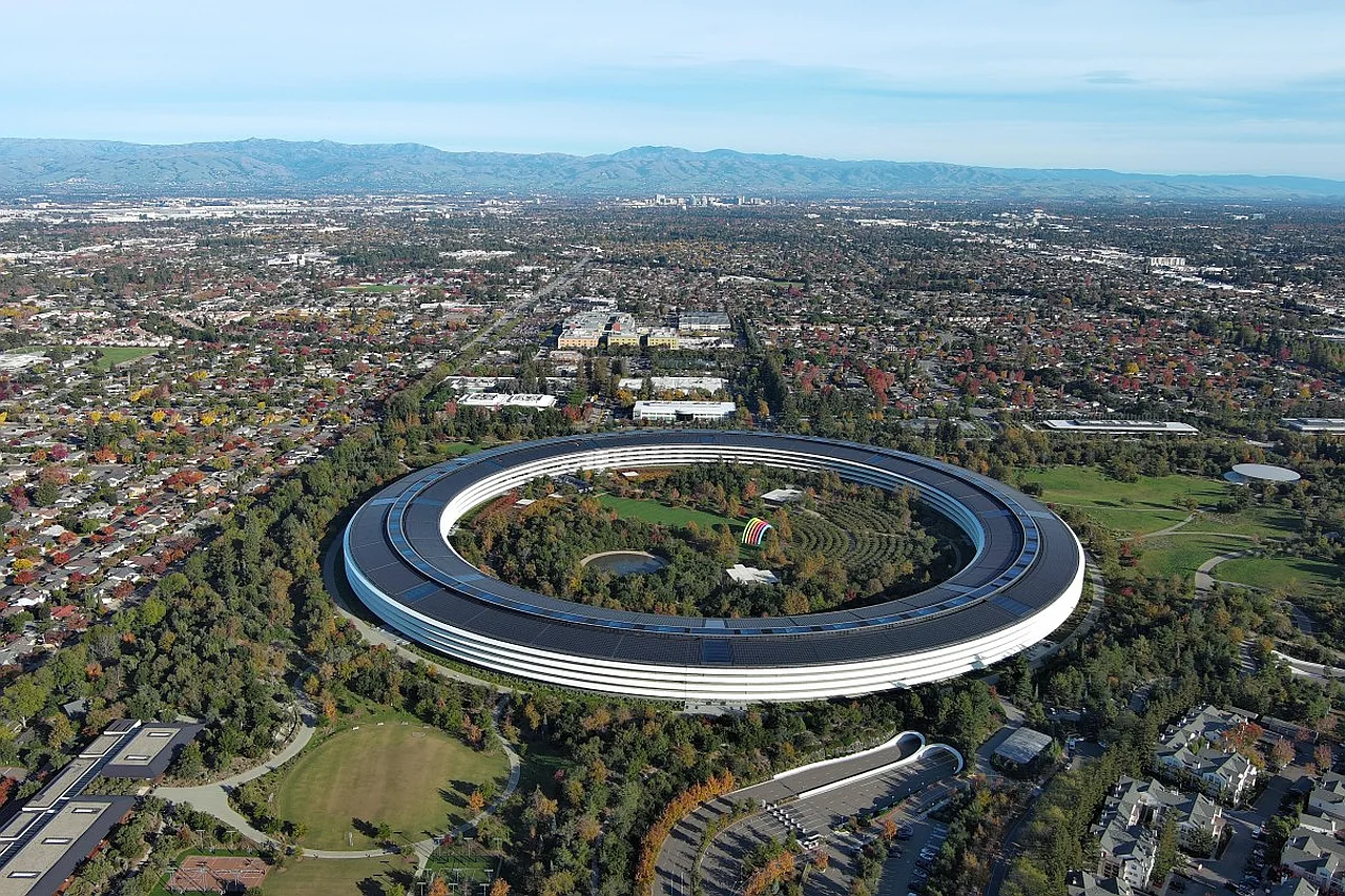 Apple OpenAI xodimi Chang Liu maxfiy ma'lumot o'g'irlashda aybladi