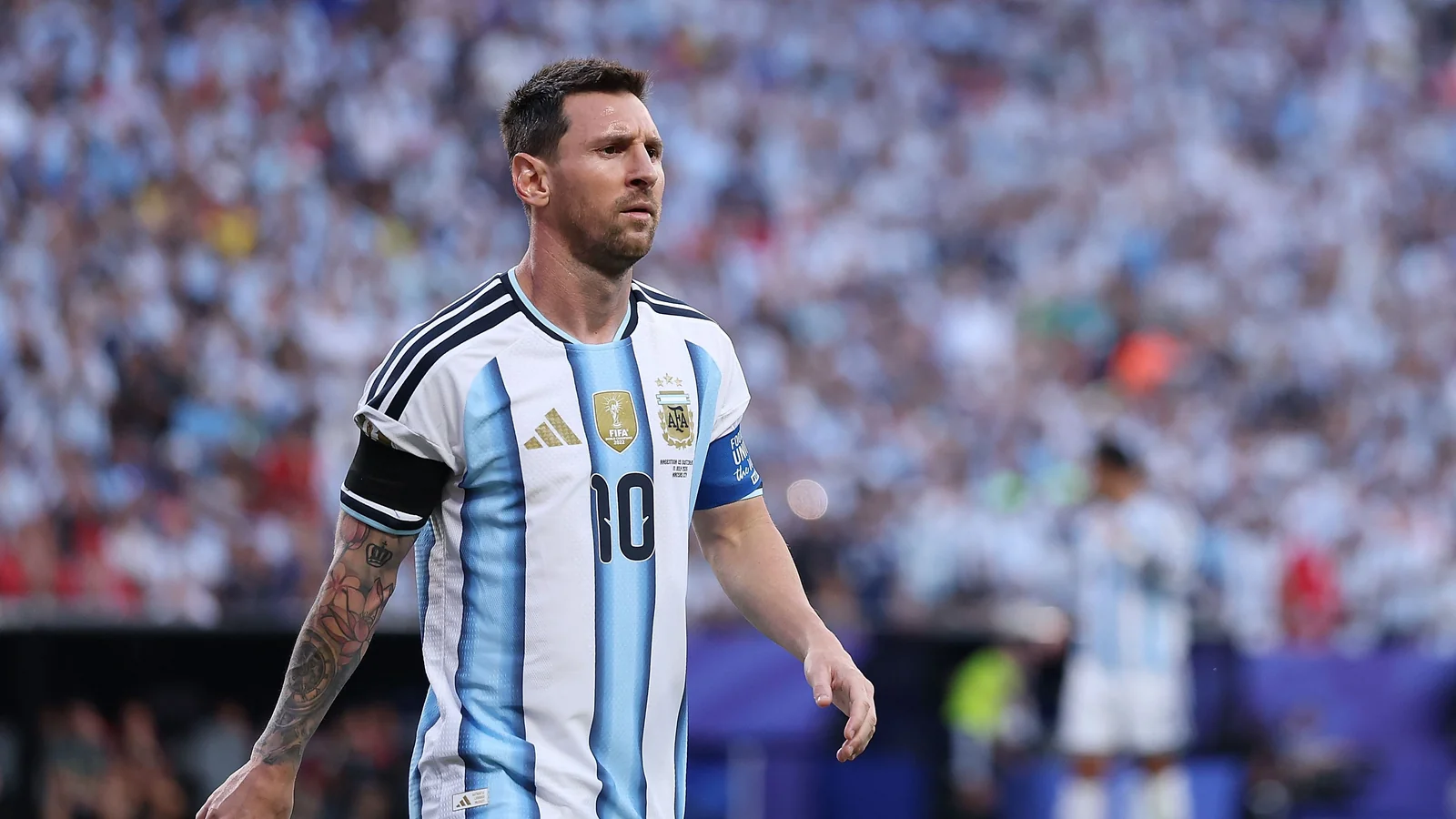 Argentina terma jamoasida Messining o'ninchi raqami abadiylashtiriladi