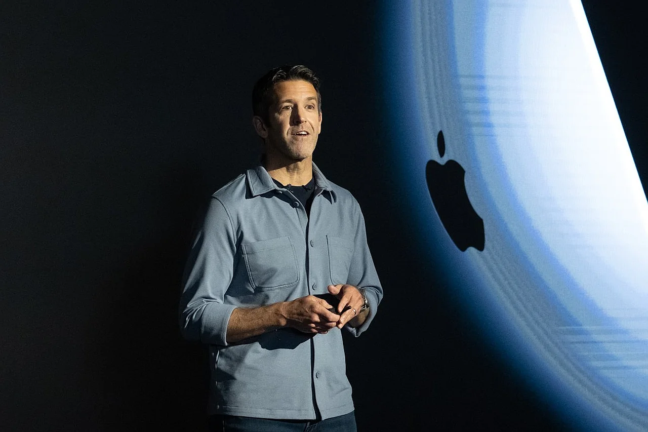 Jon Ternus Apple bosh direktori lavozimini topshirdi, Jon Ternus egalladi