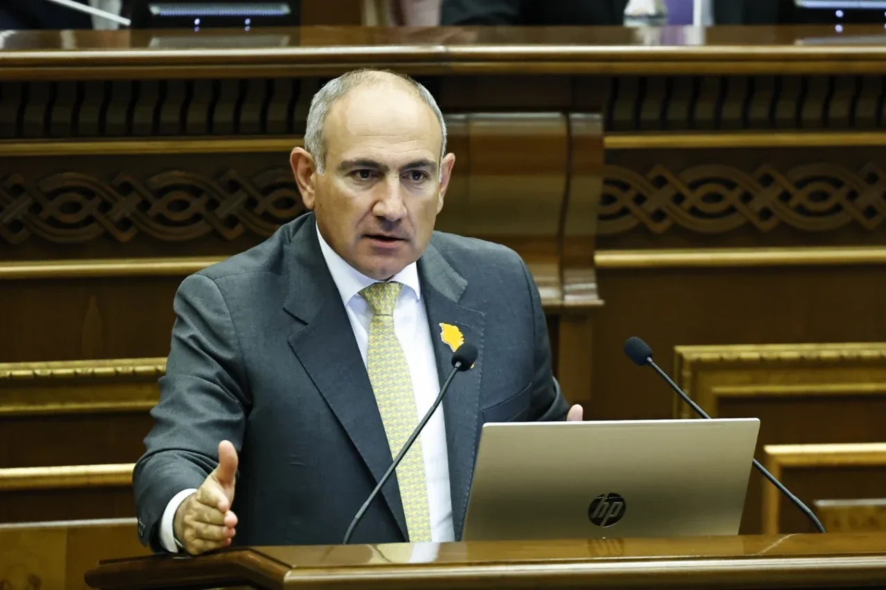 Pashinyan Rossiya harbiy bazasini mamlakatdan olib chiqib ketishga ruxsat berdi