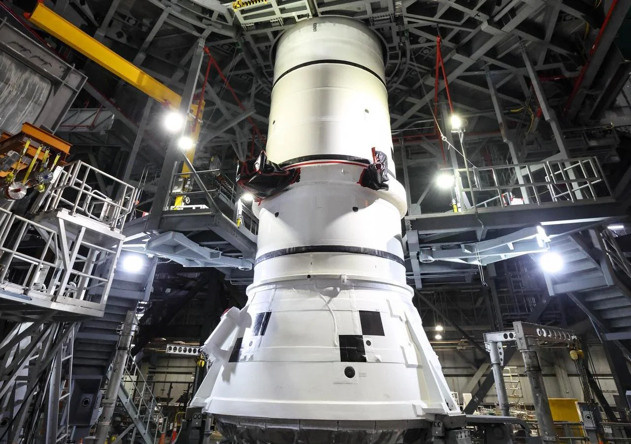 NASA Oyga parvoz uchun o'ta og'ir raketani yig'moqda