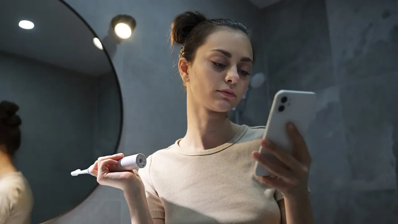 Dyson kompaniyasi kamerali va aqlli tish cho'tkasini taqdim etdi