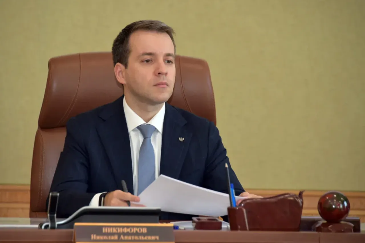 Rossiyaning sobiq aloqa vaziri yirik firibgarlikda ayblanib qidiruvga berildi