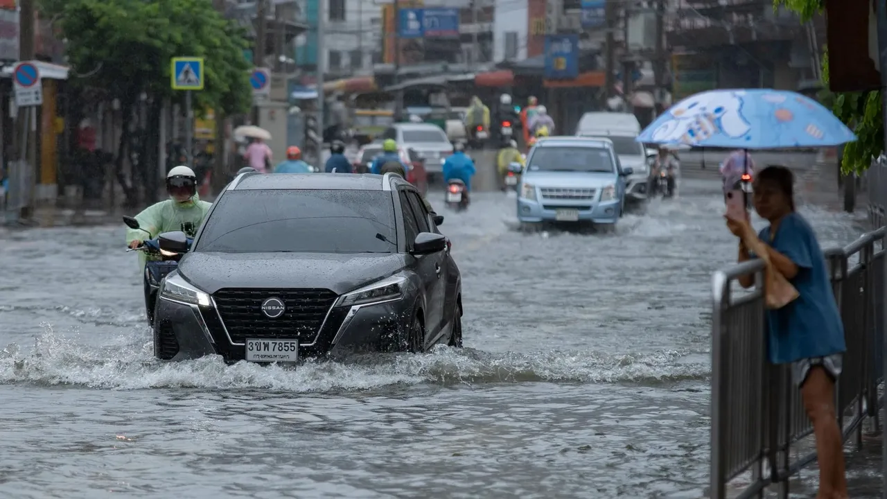 Bangkokda kuchli yomg'ir sababli favqulodda holat e'lon qilindi