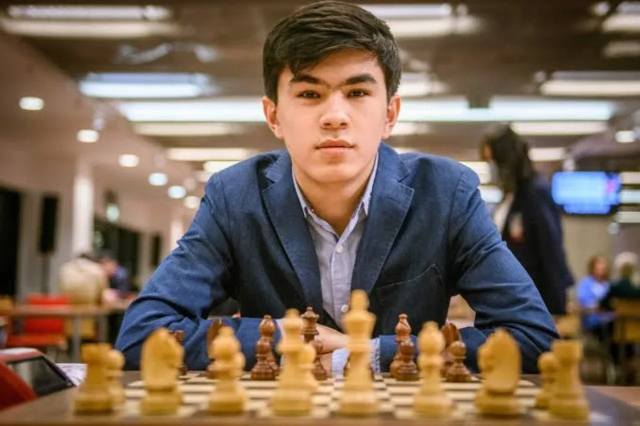 Javohir Sindarov FIDE reytingida dunyoning uchinchi grossmeysteri bo'ldi