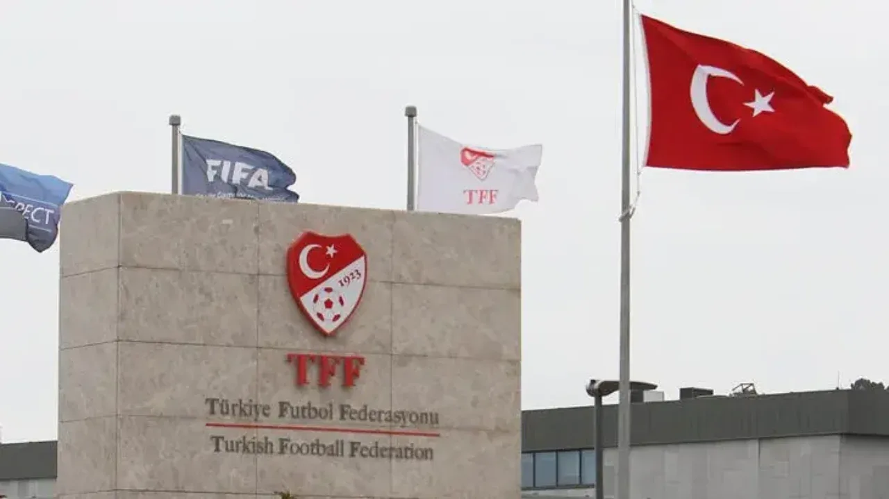 Turkiya futbol federatsiyasida hakamlar bilan bog'liq yirik mojaro yuzaga keldi
