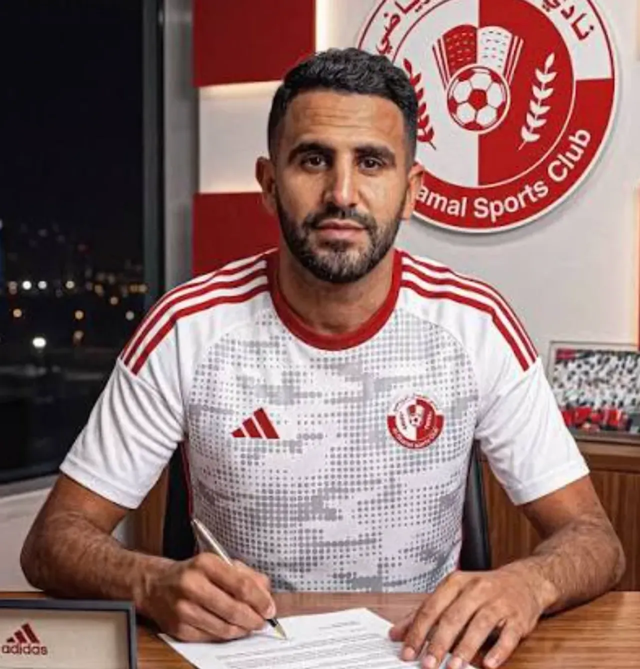 Riyod Mahrez Qatarning «Ash-Shamal» klubi bilan shartnoma imzoladi