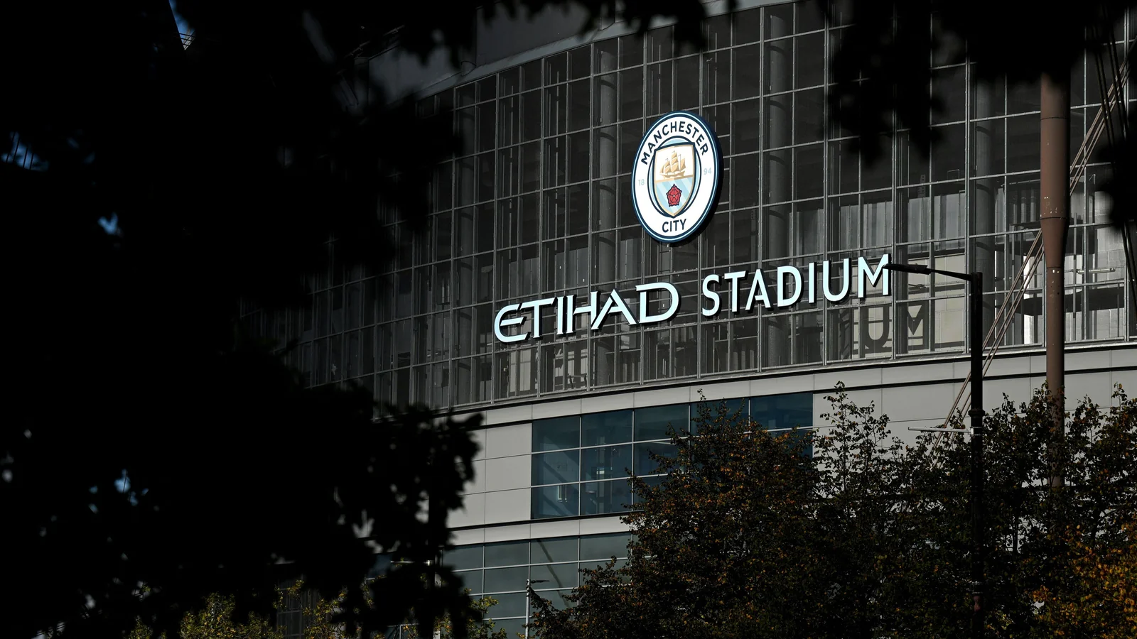 «Manchester Siti» homiysi Angliya Premyer-ligasini sudga berish bilan tahdid qildi